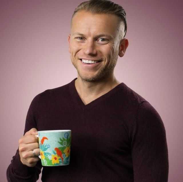 Arne Preuss with his cup of coffee (photo granted)